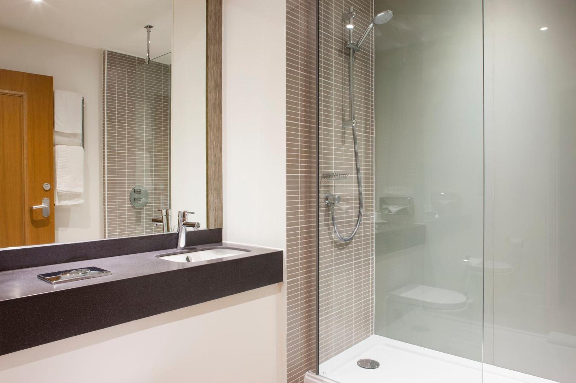 Holiday Inn Ashford Central By Ihg Esterno foto